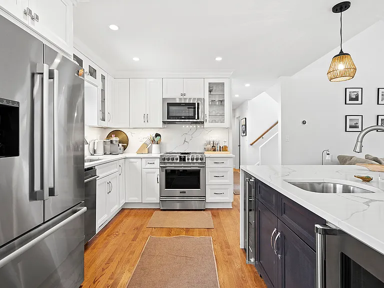 111 Runnymeade Dr — Photo 8