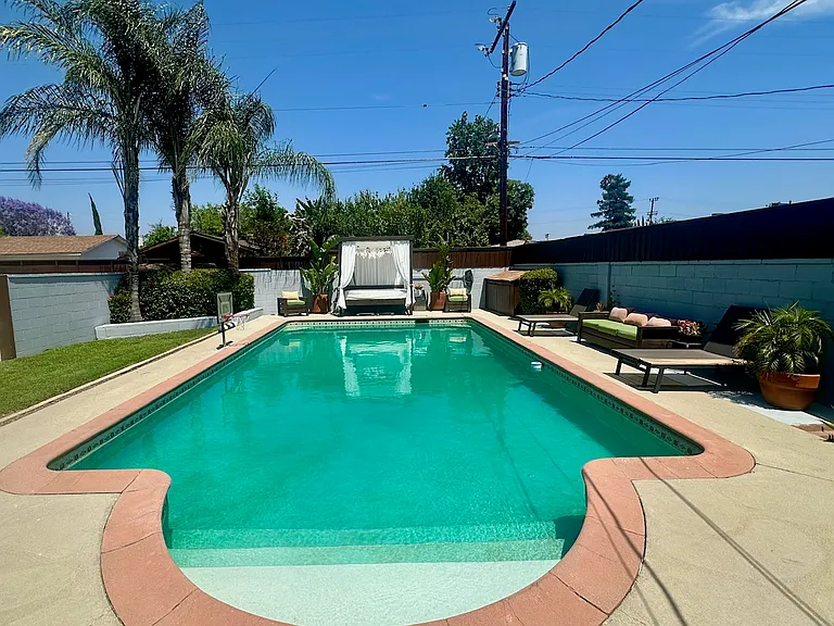 8956 Swinton Ave — Photo 64
