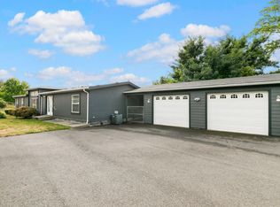 27 SW Eastern Ave, Grants Pass, OR 97526