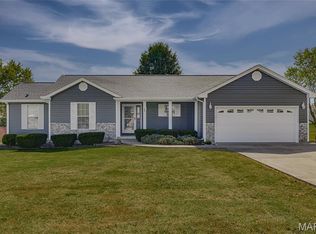 562 Oak St, Farmington, MO 63640