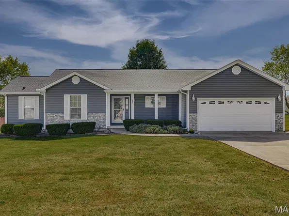 562 Oak St, Farmington, MO 63640
