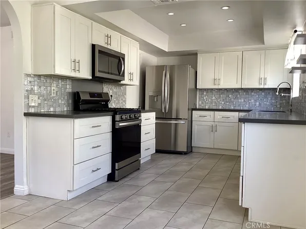 17836 Killion St #A, Encino, CA 91316