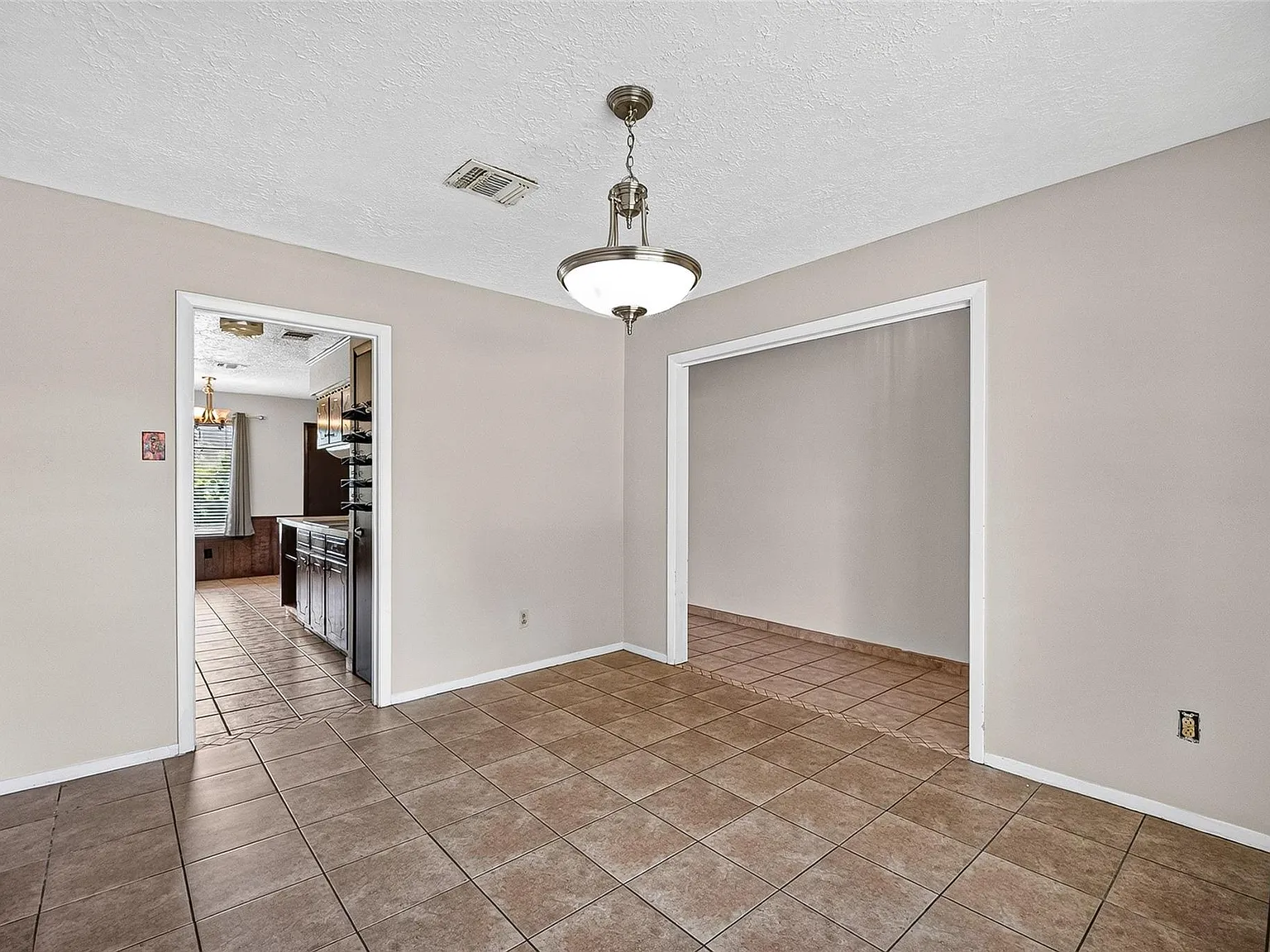 3 bed, 2.0 bath, 1297 sqft, $1,750 — Photo 4