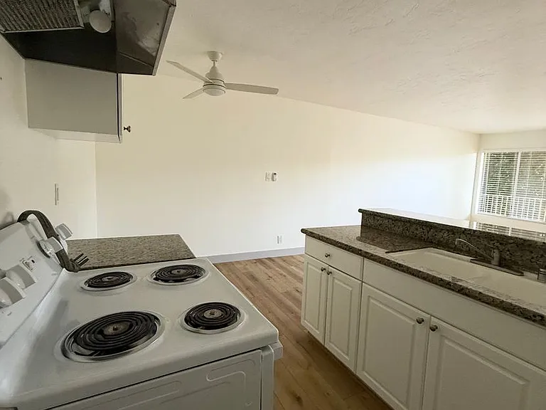 5505 Ackerfield Ave in Long Beach — Photo 23
