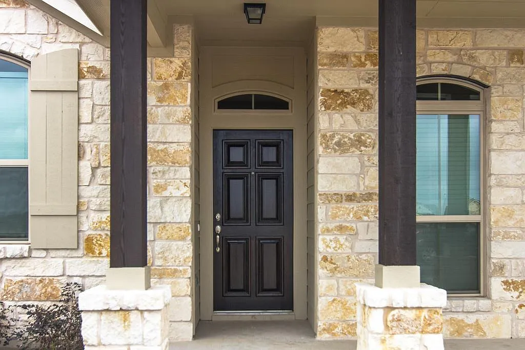 4 bed, 2.0 bath, 2288 sqft, $2,450 — Photo 4