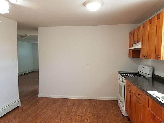 5th image of 2620 Richmond Ter