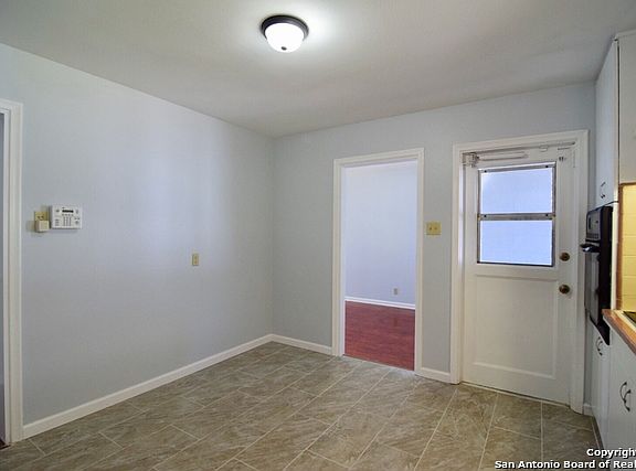 5th image of 135 Brettonwood Dr