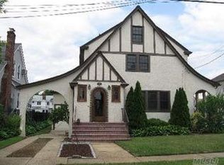 32 W 1st St, Freeport, NY 11520