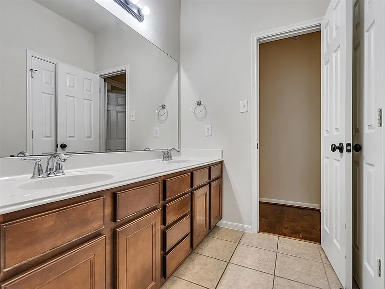 28006 Hollyfare Dr — Photo 28