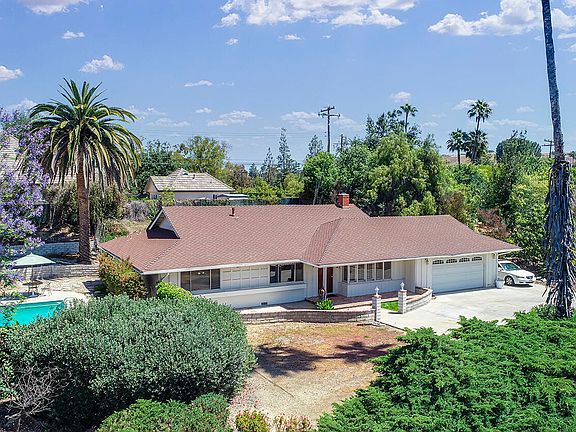 3rd image of 1423 La Granada Dr