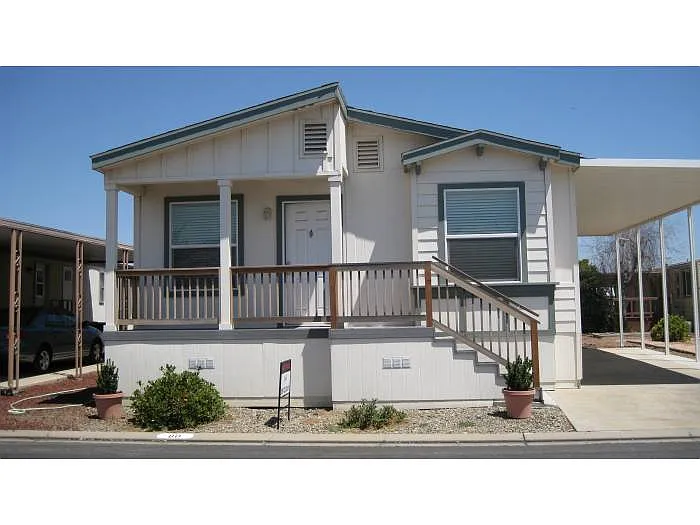 2240 Yosemite Pkwy Spc 80 photo 1
