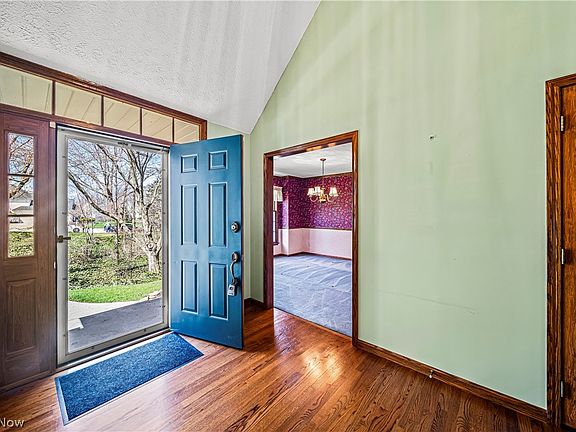 4th image of 7985 Woods Edge Ct