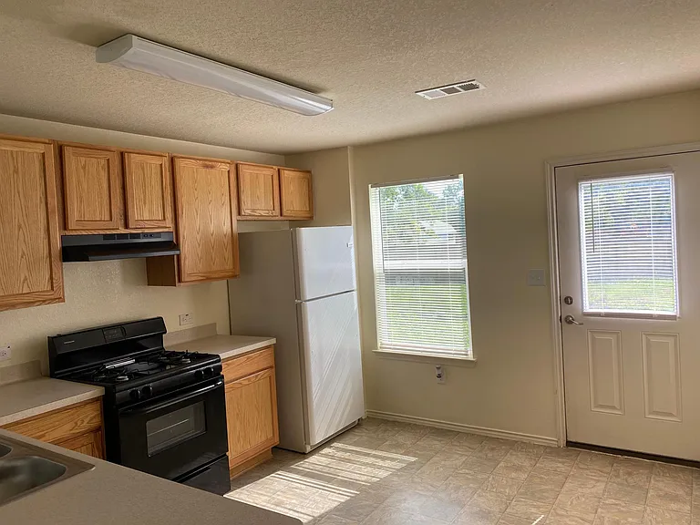 13023 Pleasant Valley Dr — Photo 7