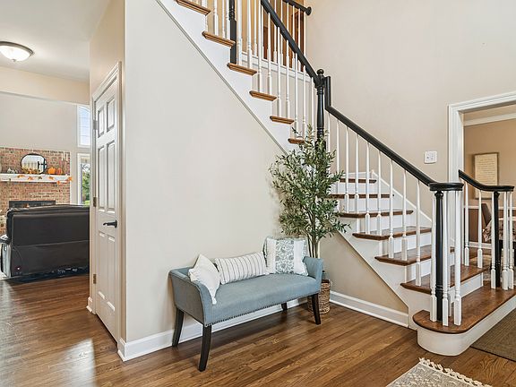 3rd image of 614 Birch Hollow Dr