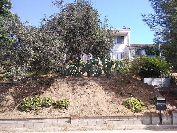 5th image of 950 Hillcrest Dr