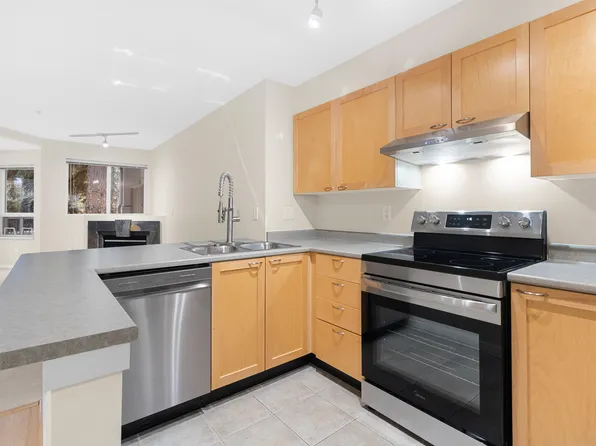 7383 Griffiths Dr #207, Burnaby, BC V5E 4M8