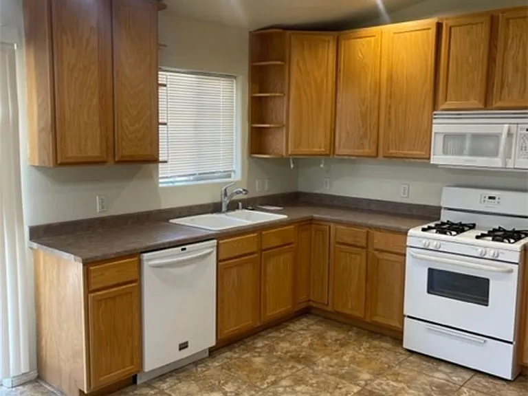 6627 Smoketree Ave — Photo 59