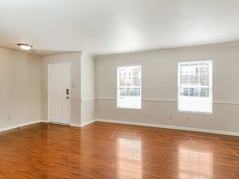831 Skywatch Ln — Photo 4