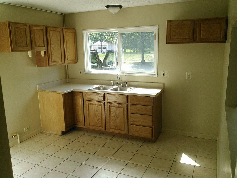 2nd image of 121 Franklin Ave