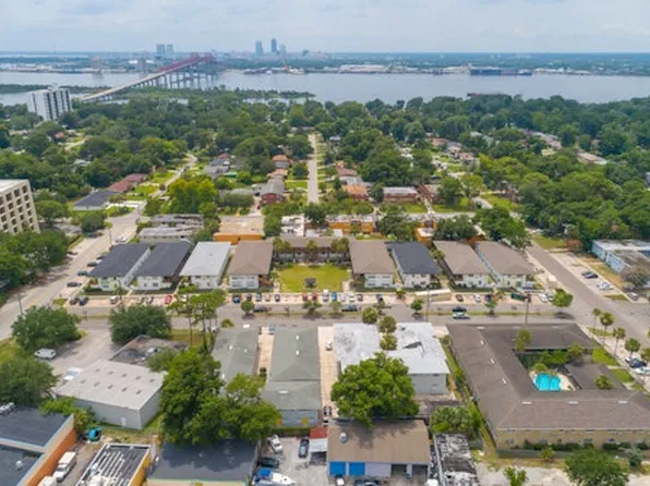 **Caliente Apartments: Arlington's Hot Spot**