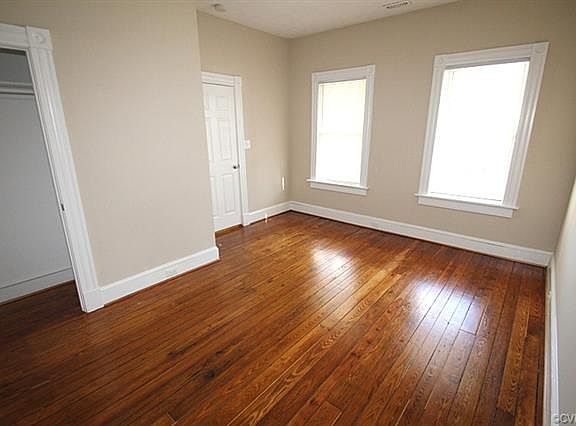 5th image of 2403 Halifax Ave