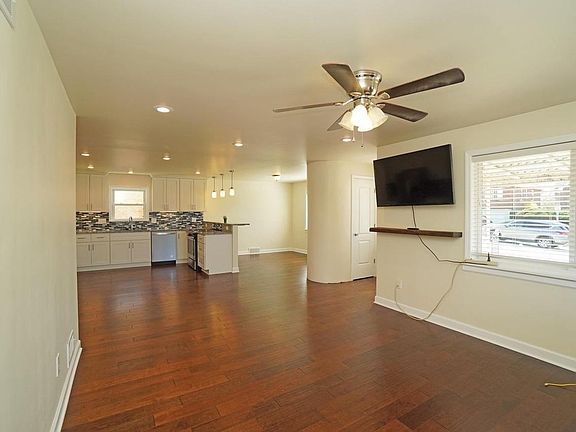 4th image of 2902 Lawndale Ave