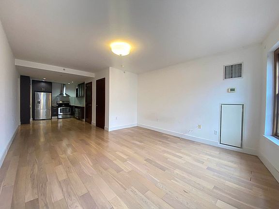 3rd image of 3101 Vernon Blvd APT 510