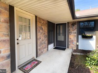 8 Abbey Ct, Carlisle, PA