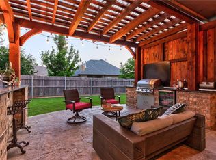 19601 Crest Ridge Dr, Edmond, OK 73012