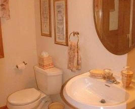 5th image of 261 McWalter Dr
