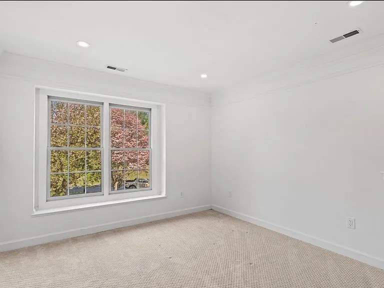14216 Cervantes Ave — Photo 25