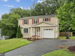 16041 Macedonia Dr, Woodbridge, VA 22191