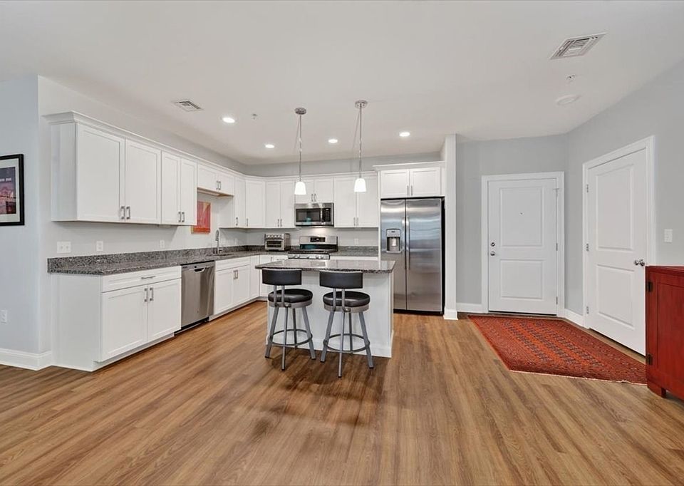 1st image of 2 Longwood Ln #204