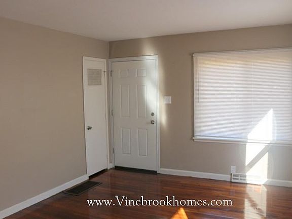 5th image of 414 Margaret Dr