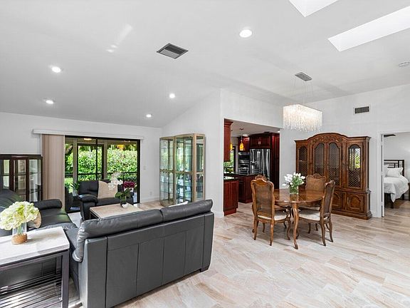 2nd image of 5035 Pine Drive