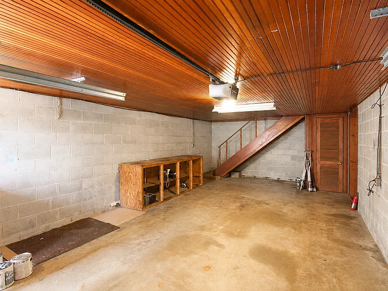 900 Hamlet Ave — Photo 32