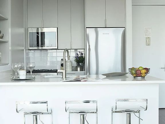 2nd image of 188 Ludlow St APT 14E