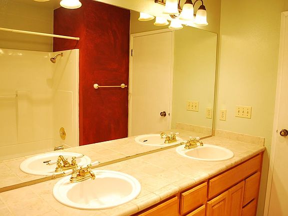 5th image of 8823 Holly Dr APT L201