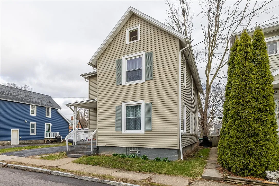3 bed, 1.5 bath, 1328 sqft, $1,650 — Photo 2