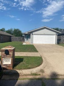 909 Heather Ln, Moore, OK, 73160
