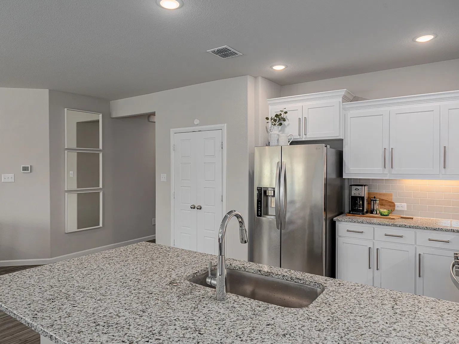 4 bed, 1810 sqft, $1,995 — Photo 2