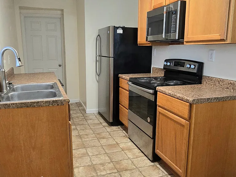 930 Hickman Rd #C — Photo 7