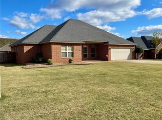 126 Salmon Ln, Russellville, AR 72802