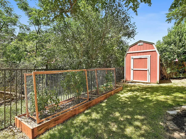 122 Acapulco Dr — Photo 27