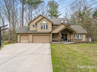4068 Oak Hollow Ct, Norton Shores, MI