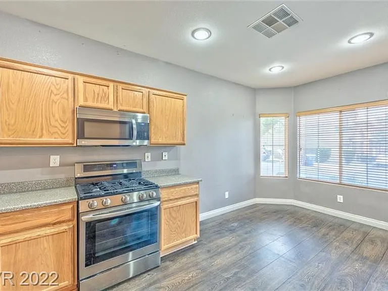 9501 Wooded Heights Ave — Photo 3