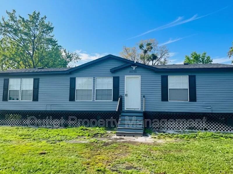 3 bed, 2.0 bath, 1620 sqft, $1,700 — Photo 2