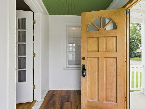 3rd image of 723 W 5th St