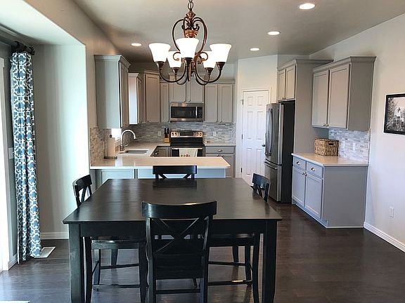 3rd image of 581 W Crenshaw Ct