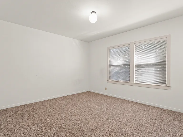 811 1/2 Riverside Ave — Photo 7